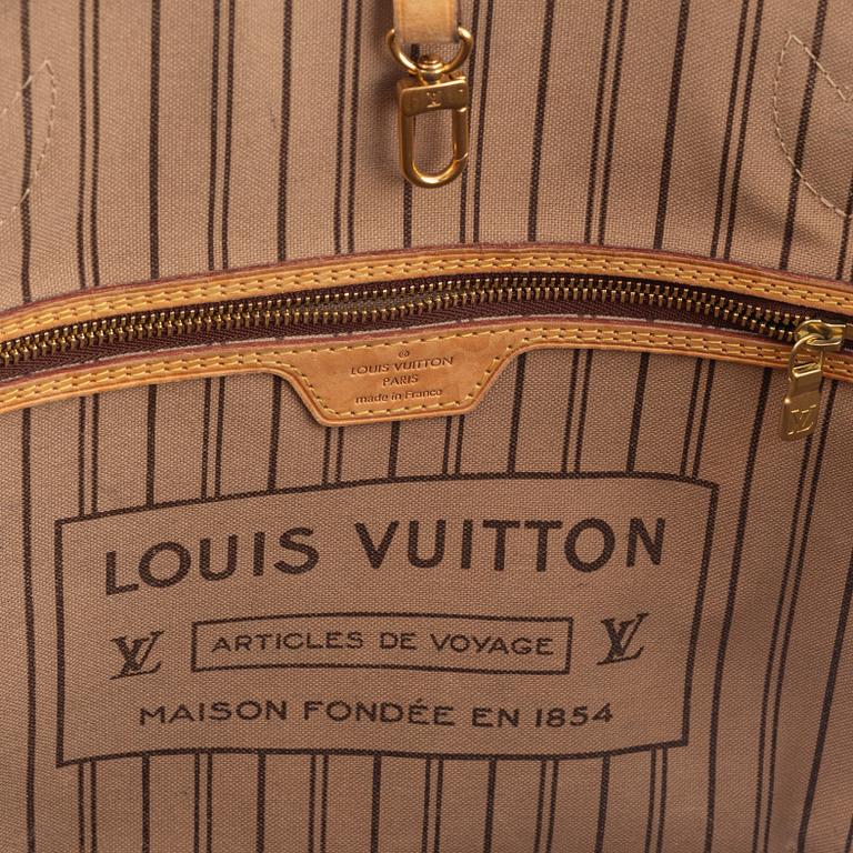 Louis Vuitton, a 'Neverfull MM' handbag with pochette, 2014.