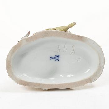 Meissen, Two porcelain figurines, allegories of earth and water, circa 1900.