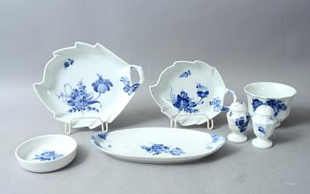 SERVIS, ca 60 delar, porslin, "Blå Blomst", Royal Copenhagen.