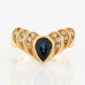 Ring in 18K gold with a sapphire and round brilliant-cut diamonds.