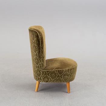 A mid 20th century easy chair.