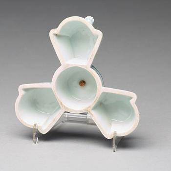 A blue and white cruet stand, Qing dynasty, Qianlong (1736-95).