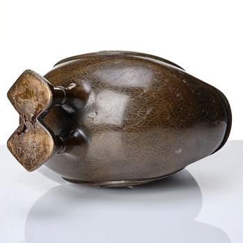 A bronze archaistic duck shaped vessel with silver inlay, Qing dynasty (1644-1912).