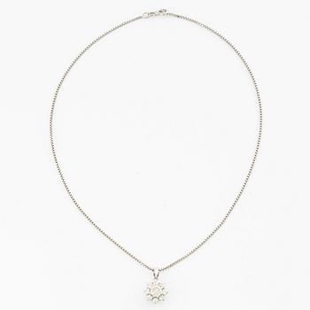 Pendant with chain in 18K white gold set with brilliant-cut diamonds.