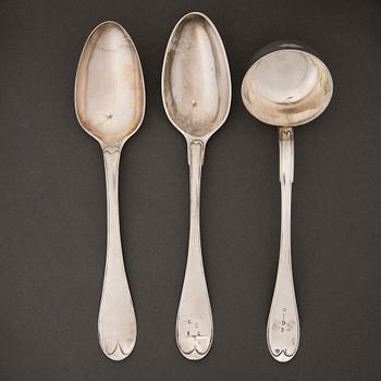 BESTICK , silver, 5 st, sk Gammalsvensk modell och Musslan, finska stämplar från 1800-talet och en från 1952.