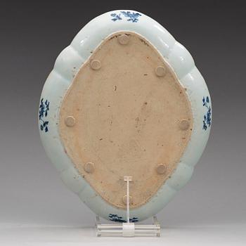 A Chinese blue and white export porcelain pumpkin-form tureen with cover and tray, Qing dynasty, Qianlong (1736-1795).