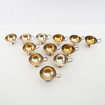 Punchmuggar, 12 st, silver, bl.a. CESONS, Göteborg 1974.