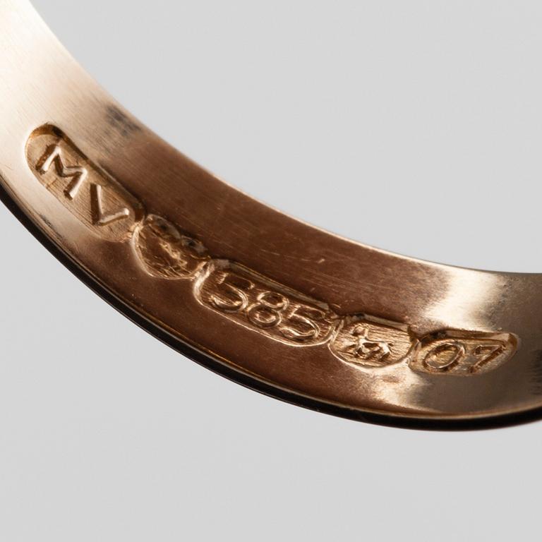 RING, 14K guld, fasettslipad bergskristall. Martti Viikinniemi, Riihimäki 1967. Vikt 7,1 g.