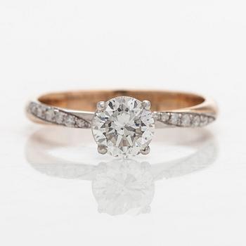 Ring, 18K guld, med diamanter. GIA-certifikat.