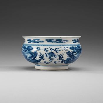 A blue and white censor with dragons chasing the flaming pearl. Qing dynasty, 19th Century.