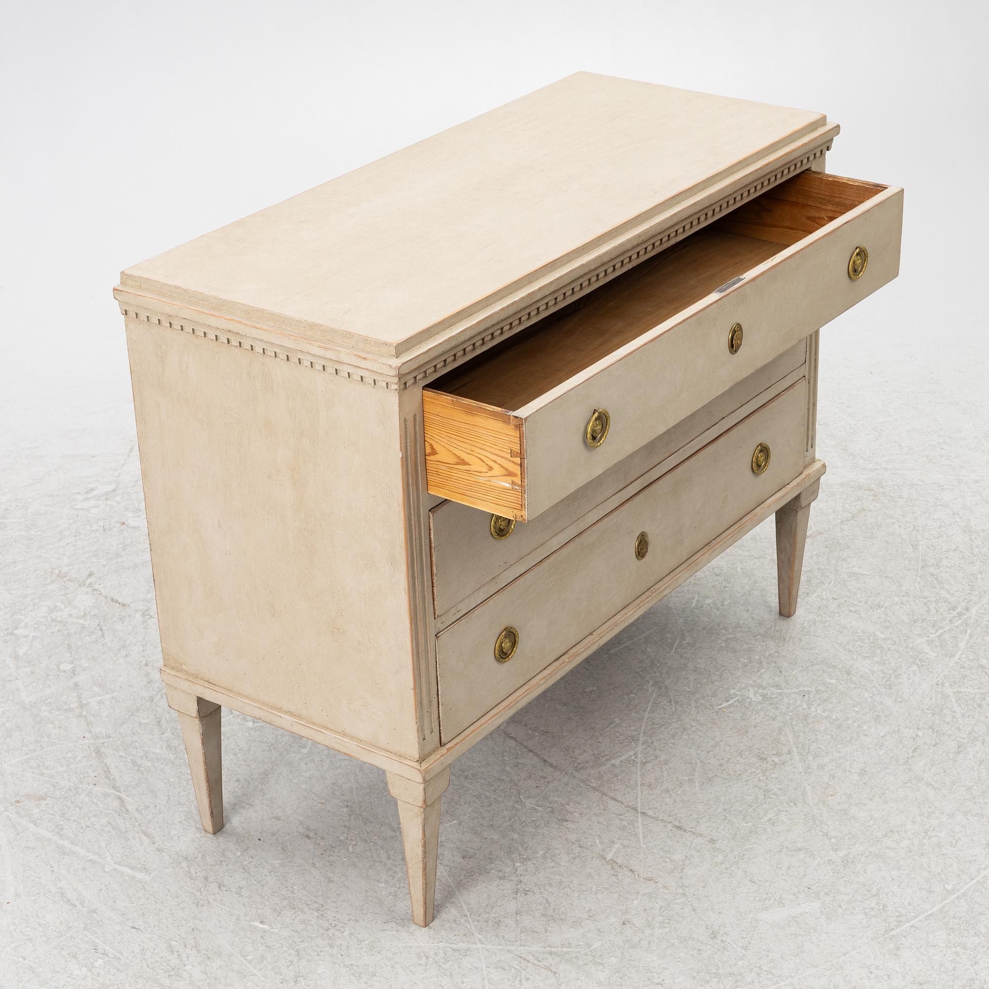 Byrå, gustaviansk stil, 1900-talets början.