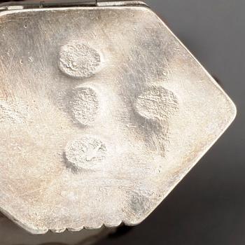 LUKTDOSOR, 2 st silver, sannolikt Danmark, 1700/1800-tal. Vikt 87 gram.