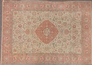MATTA, Täbriz. Ca 407x298 cm.