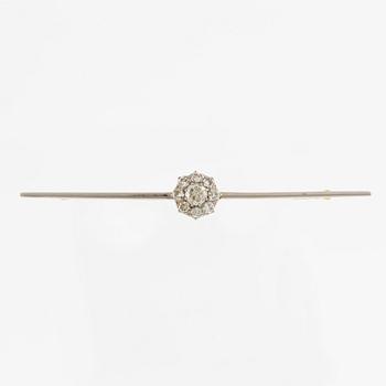 Brooch, 18K gold and centrepiece set with old-cut diamonds. CG Hallberg, Stockholm 1926.