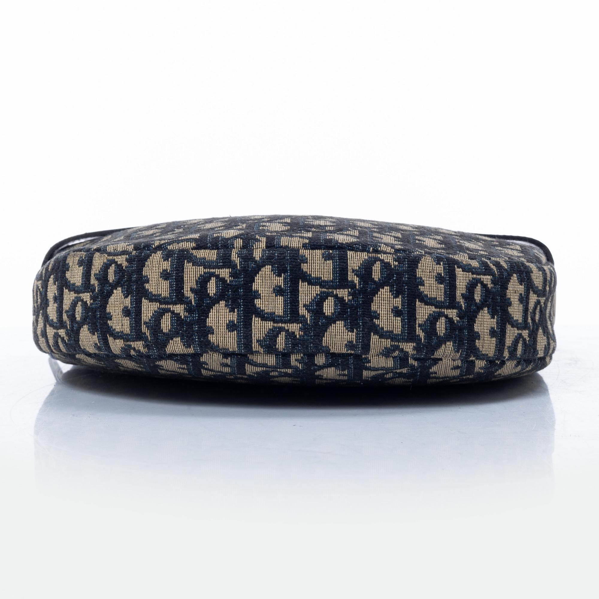 Christian Dior, Translation: "bag, vintage.".