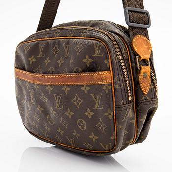 Louis Vuitton, a Monogram Canvas 'Reporter GM' shoulder bag.