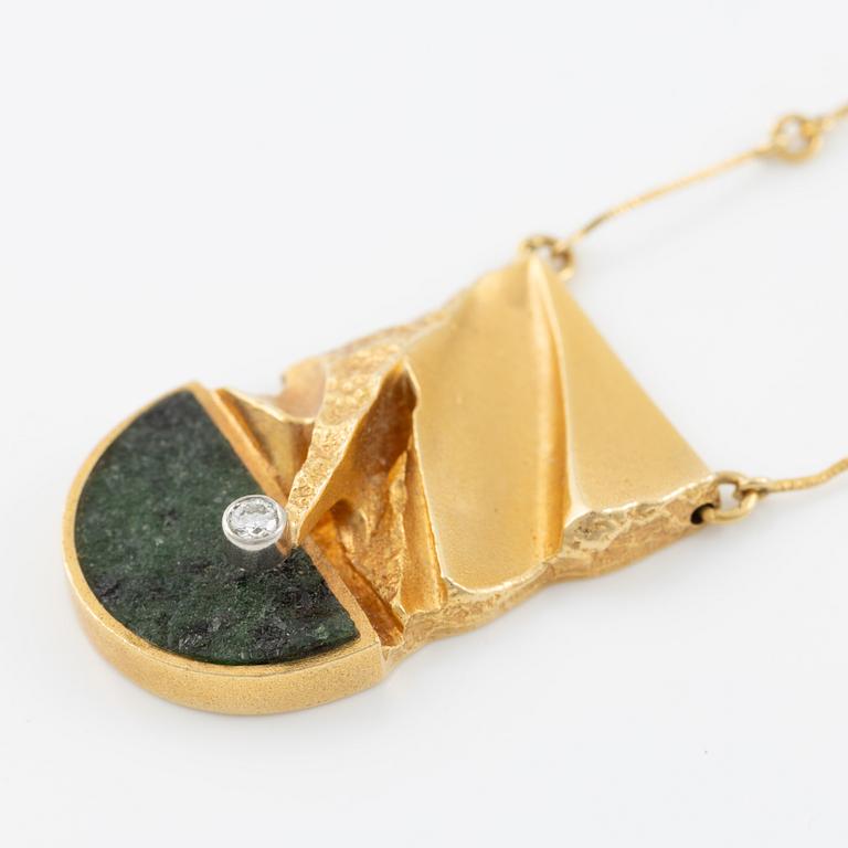 Björn Weckström, necklace, "Aztec", 18K gold with zoisite and brilliant-cut diamond. Lapponia 1976.