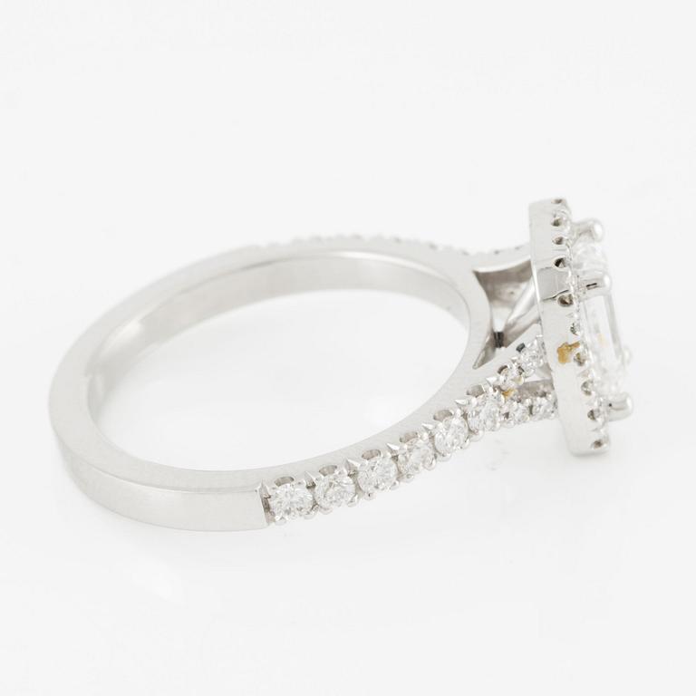 Ring, 18K vitguld med smaragdslipad diamant och briljantslipade diamanter, Sweet Rocks. Medföljande GIA dossier.