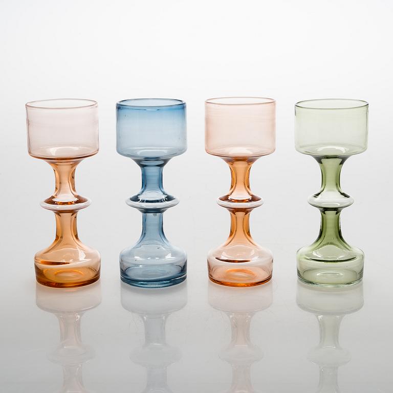 Kaj Franck, A set of four KF245 glass vases, all signed. Nuutajärvi Notsjö.