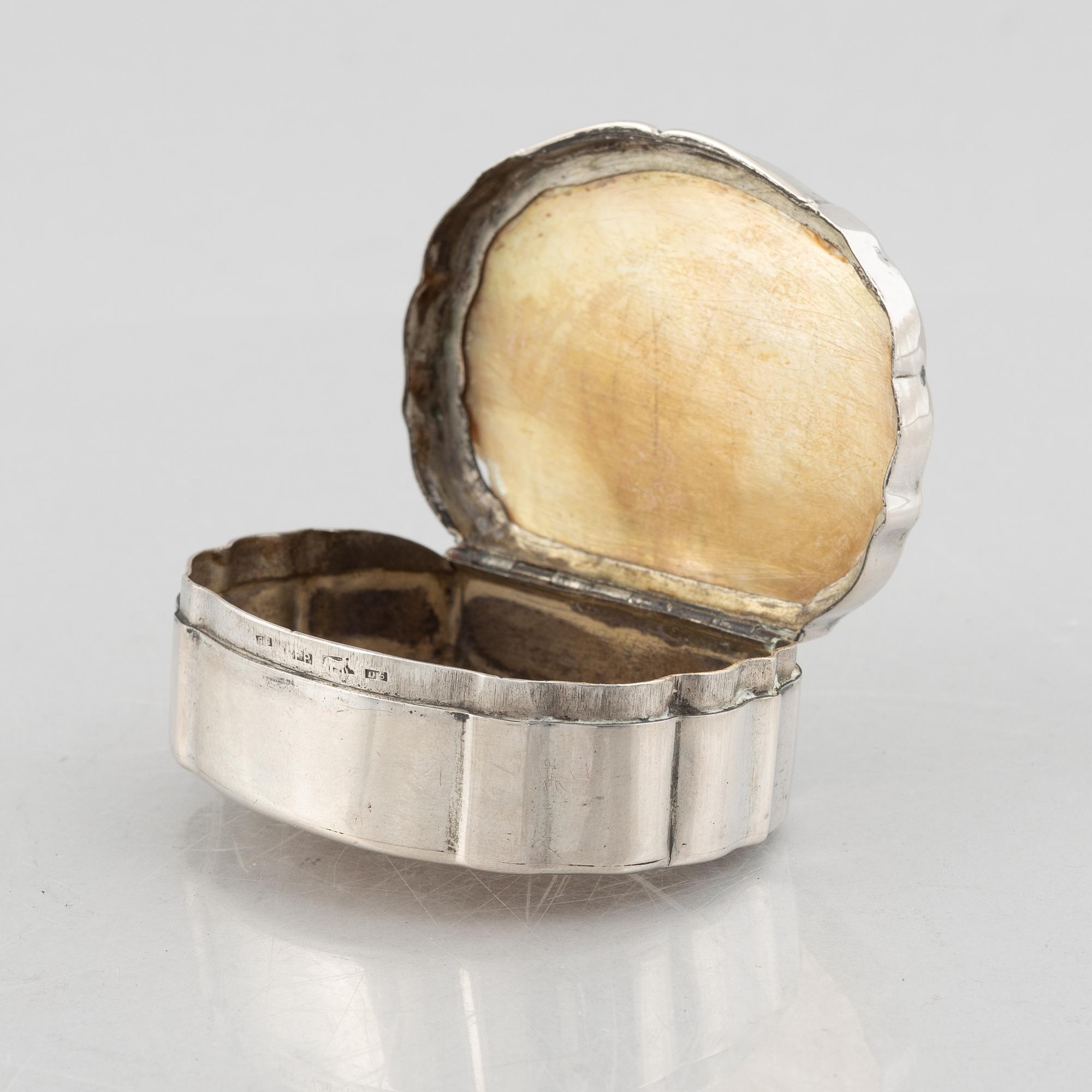 Box, silver and mother-of-pearl, Northern Europe, 18th century.