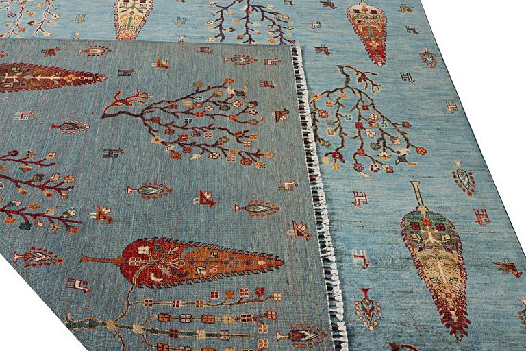 A Khorjin carpet, ca. 304 x 255 cm.