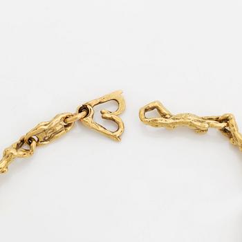 An 18K gold necklace and bracelet.