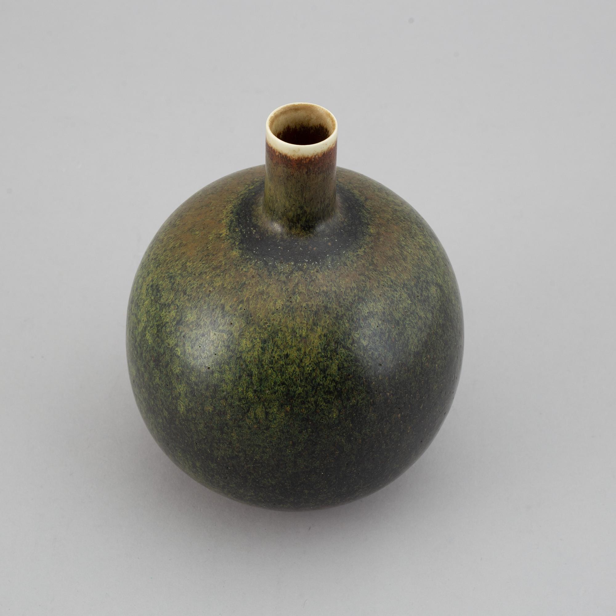 CARL-HARRY STÅLHANE, a stoneware vase, Rörstrand, signed and numbered AJ 160.