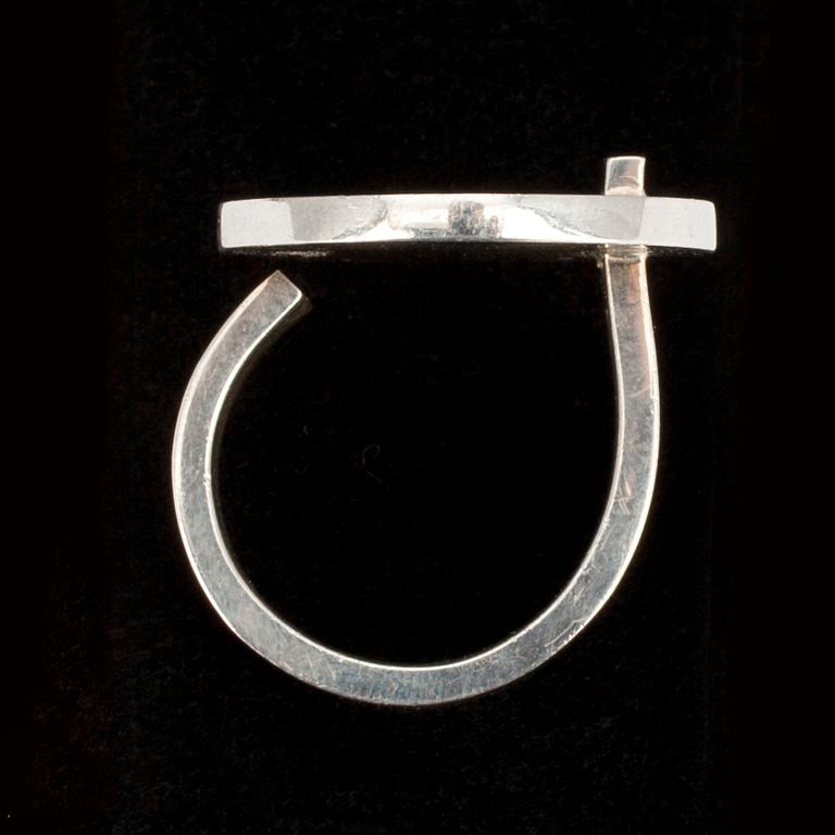 RING, sterlingsilver, Pekka Piekäinen, Åbo 1973. Tot. vikt 16,7 g.