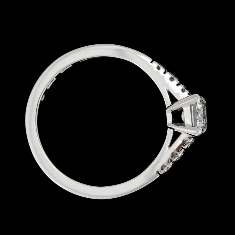 A diamond, total circa 0.75 ct, ring.