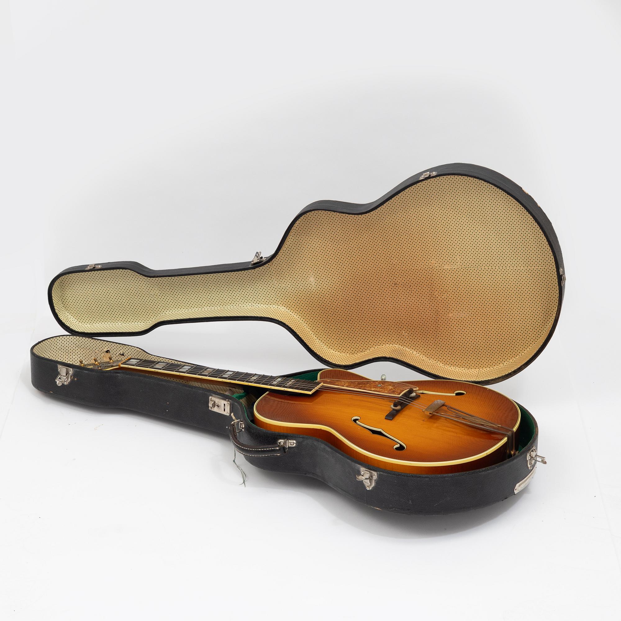 Levin, akustisk gitarr, "modell 320", Sverige 1957.