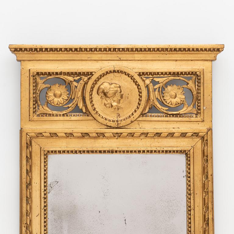 A Swedish Gustavian Giltwood Mirror, Lago Lundén (master in Stockholm 1773-1819).