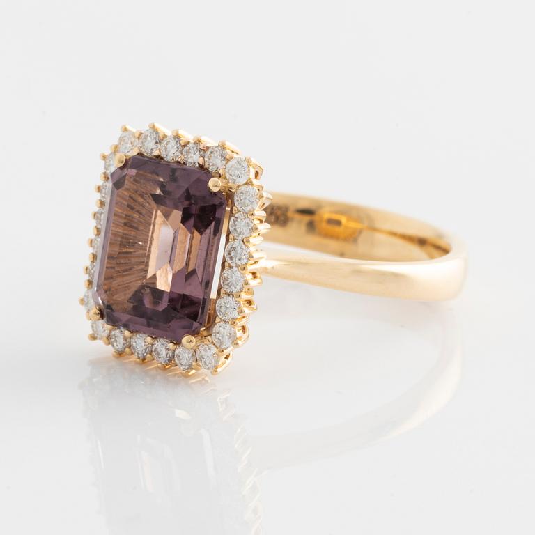 Ring, cocktail ring with tourmaline and brilliant-cut diamonds.