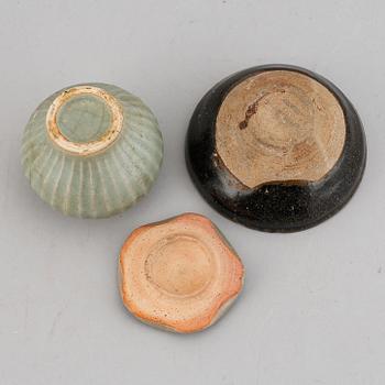 A ceramic jar with cover and a teabowl, Yuan dynasty.