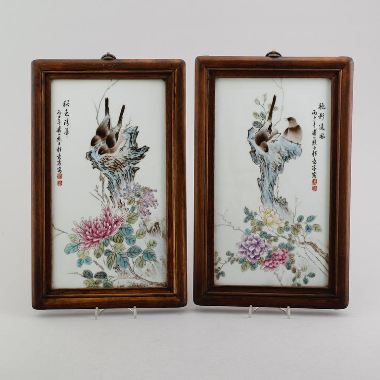 VÄGGPANELER, 1 par, porslin, Kina, möjligen sen Qing 1644-1911.