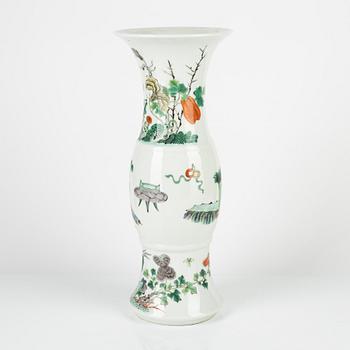 A Chinese famille verte beakervase, Kangxi style, 20th century.