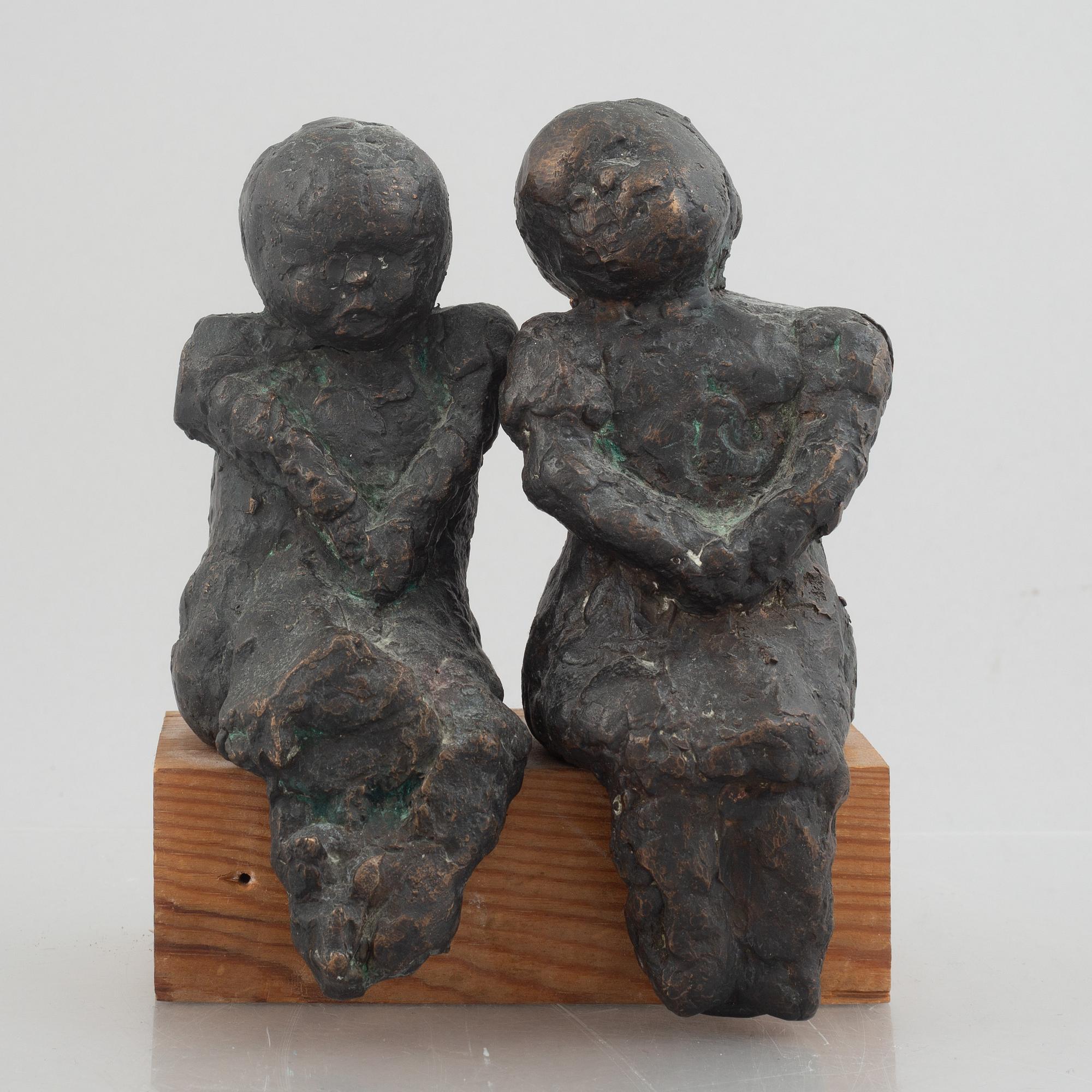 Berta Hansson, Children seated.