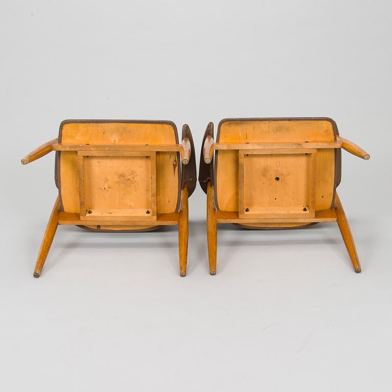 A pair of 1950s chairs.