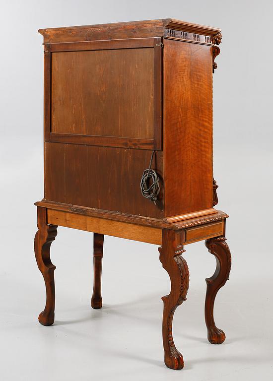 BARSKÅP, barockstil, 1900-talets andra hälft.