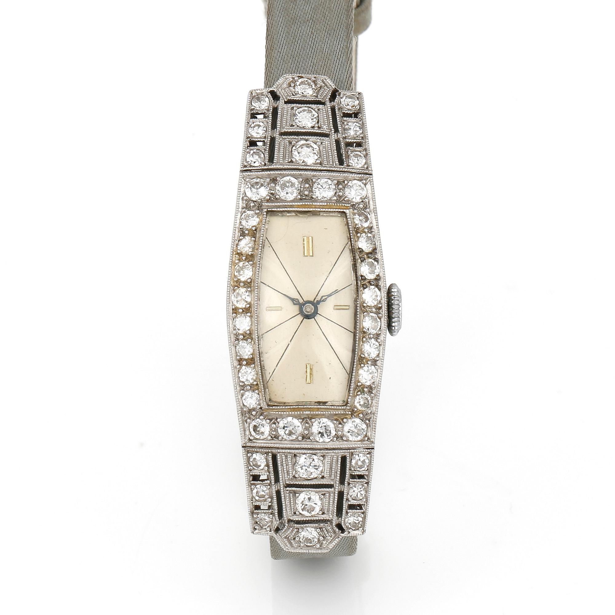 ARMBANDSUR, dam, platina med små diamanter, tot ca 1,08 ct.