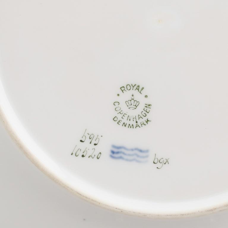 SERVISPORSLIN, 47 delar, "Guldkorgen", Royal Copenhagen.