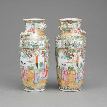 VASER, ett par, porslin, Kina, Kanton, 1800-tal.