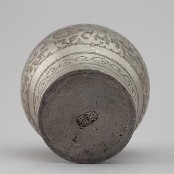 A pewter tea caddy with cover, late Qing dynasty, circa 1900.