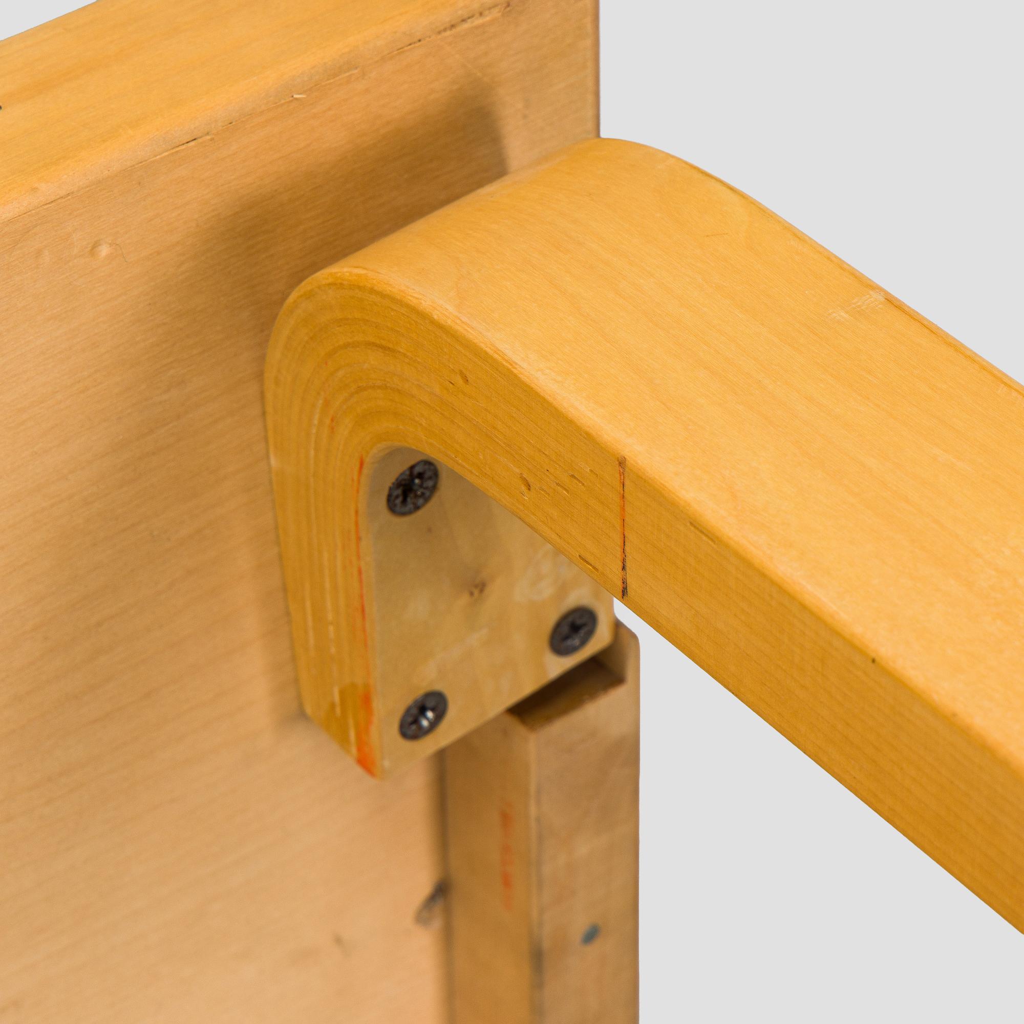 Alvar Aalto, Pöytä 81A Artek, 1900-luvun loppu.