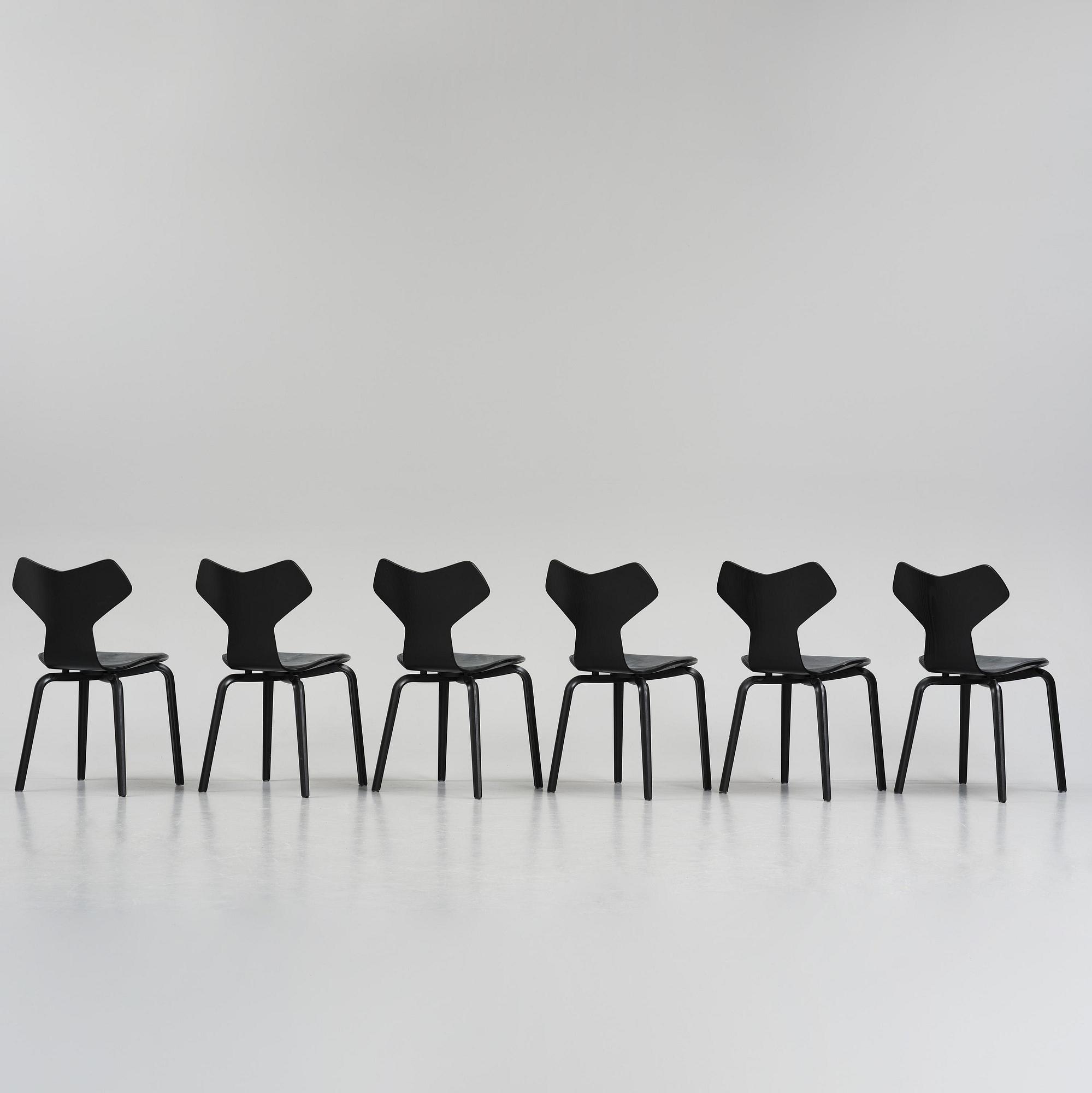 Arne Jacobsen, a set of six "Grand Prix" (Exclusive Edition Black) dining chairs, Fritz Hansen, 2021.