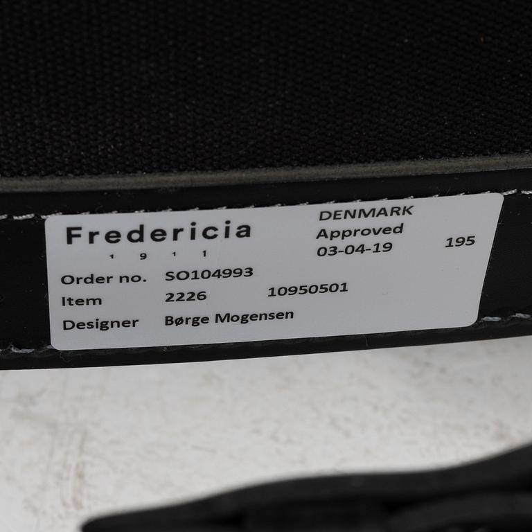 Børge Mogensen, Fåtöljer, ett par, "Den Spanske stol", modell 226, Fredericia, Danmark, 2019.