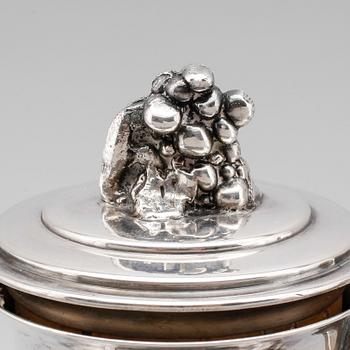 COCKTAILSHAKER, silver, C G Hallberg, Stockholm 1938. Vikt ca 417 gram.