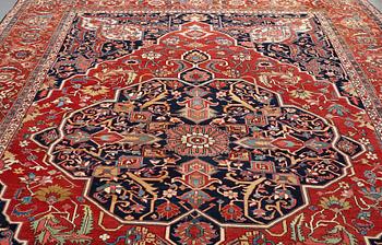 A carpet, an antique Heriz, ca 564,5 x 587,5 x 376,5-380 cm.