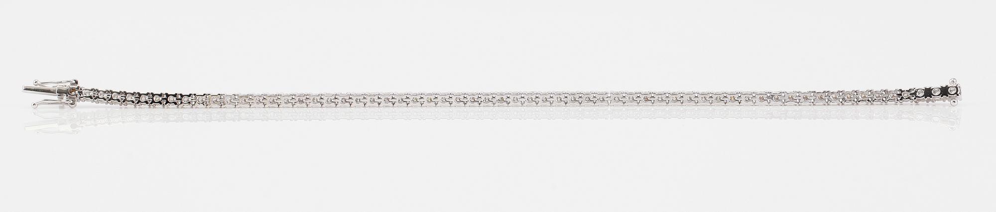ARMBAND, 18K vitguld och diamanter tot ca 3.45 ct.