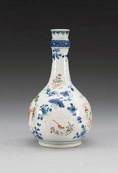 A famille rose bottle flask, Qing dynasty, Qianlong (1736-95).