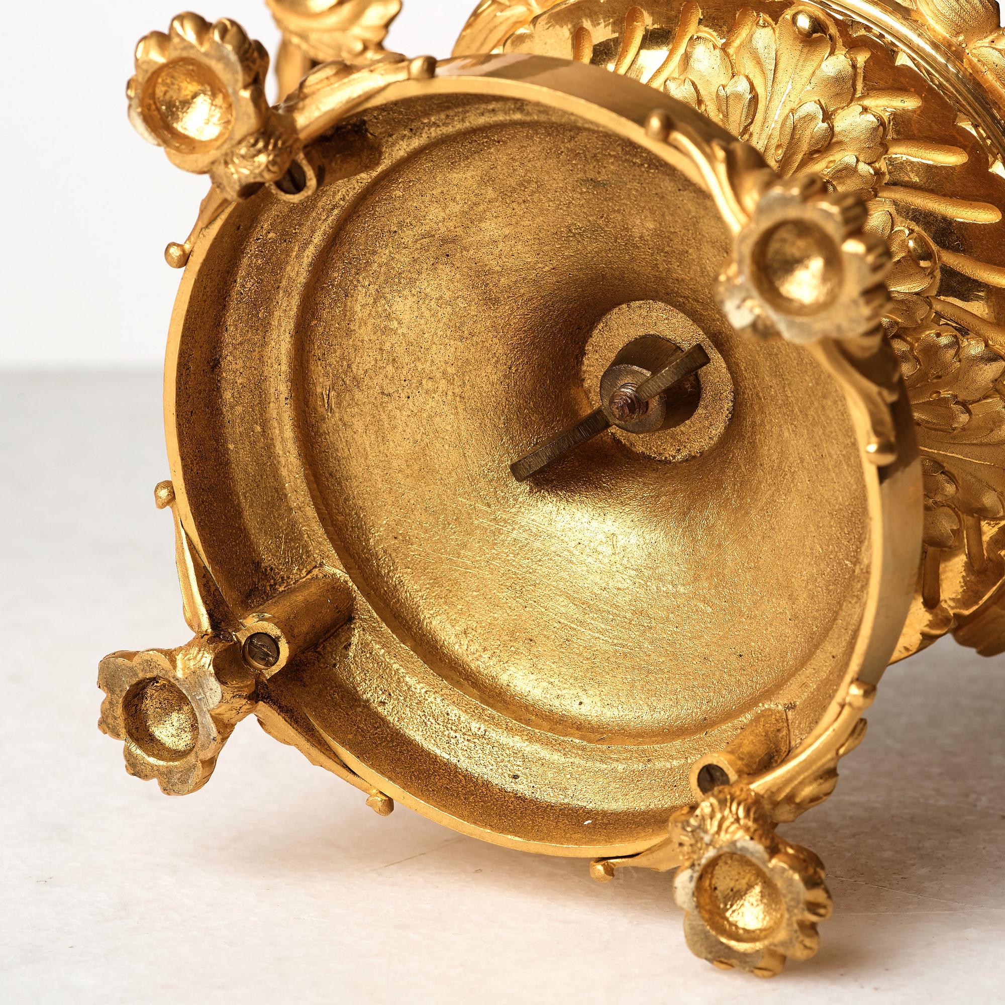 A gilded bronze and glass bowl by Eugène Cornu in Paris, second half of the 19th century.